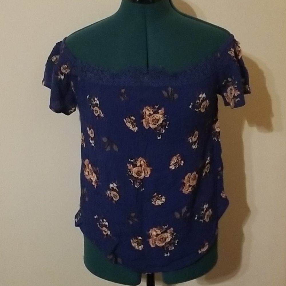 Off-the-shoulder top